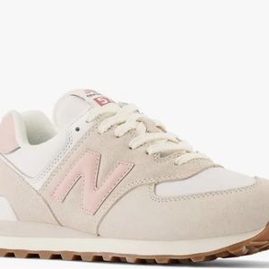 New Balance women’s sneaker size 8